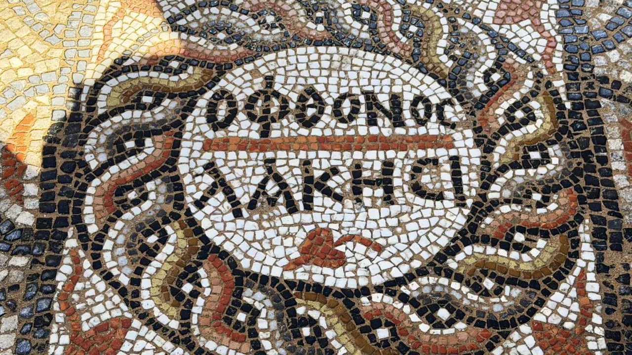 15 Asır Önce de Aynıydık! Alanya’daki Kazıdan “Kıskanan Çatlasın” Mesajı Çıktı