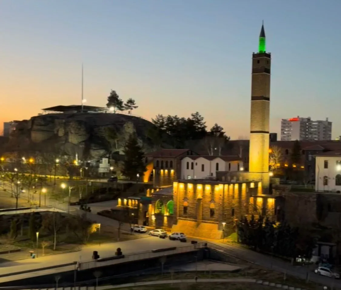 Diyarbakır’ın Kalbinde Edebiyat Buluşması: Yazarlar ve Şairler İçkale’de Bayramlaşacak