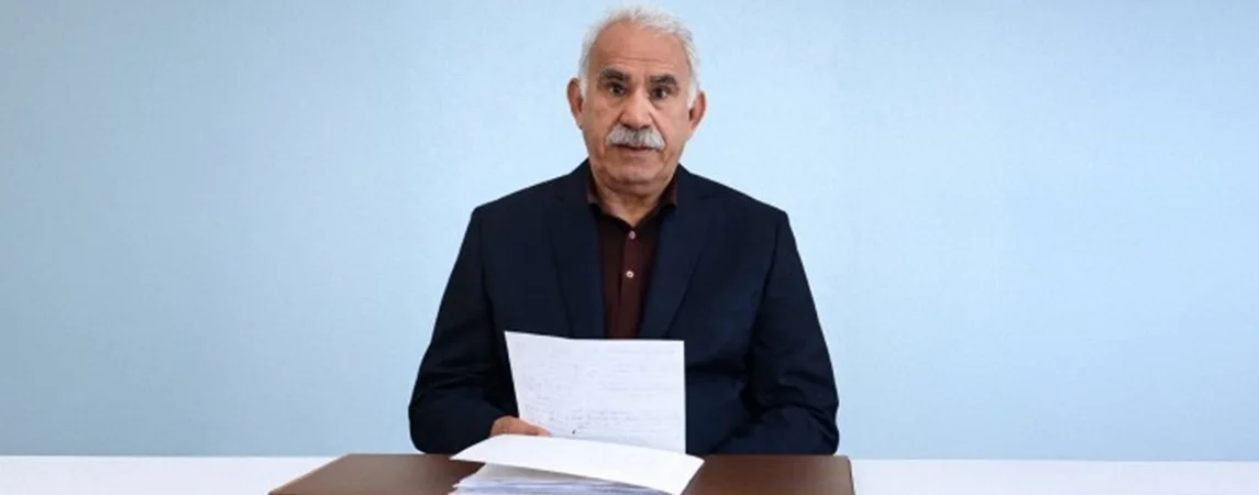 İMRALI’DAN 25 AĞUSTOS MEKTUBU: Öcalan’dan Erdoğan ve Bahçeli Vurgulu ‘Silah Bırakma’ ve ‘Komplo’ Çıkışı!