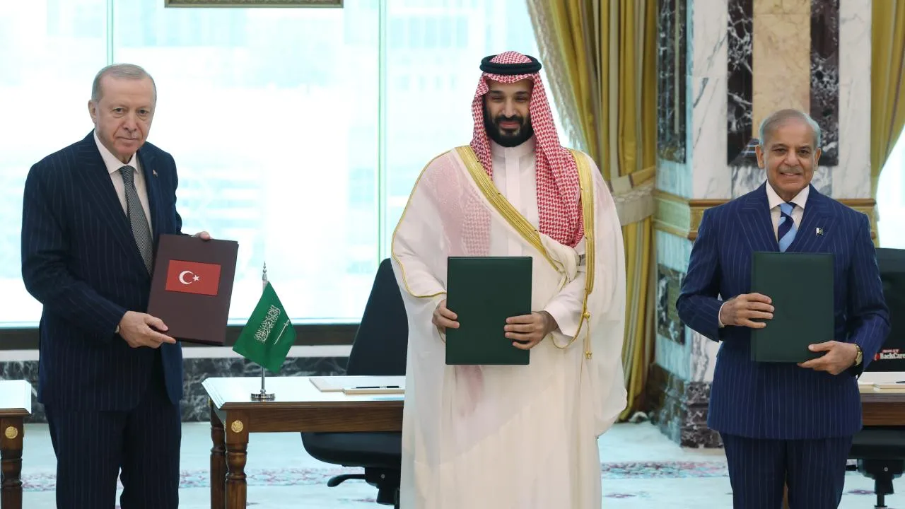 Türkiye, Suudi Arabistan ve Pakistan Ortak Savunma Anlaşması İmzalandı
