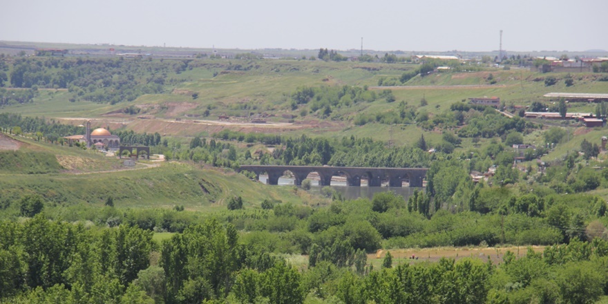 Mezopotamya’nın Kalbinde Bir Dünya Mirası: Diyarbakır Kalesi ve Hevsel Bahçeleri