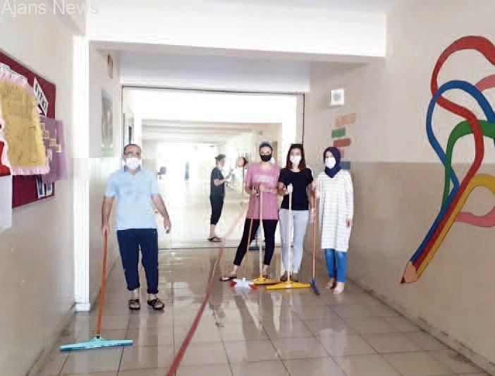 Bu öğretmenlerin eli öpülür