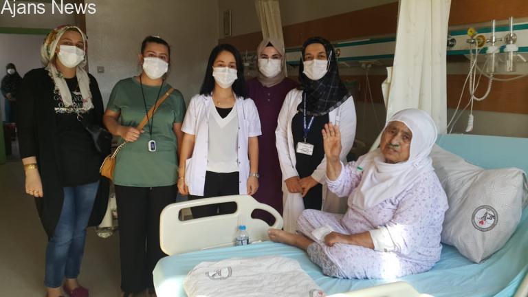 75 yaşındaki kadın 40 gün entübe sonrası iyileşti