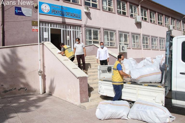 Şanlıurfa’da İhtiyaç sahibi öğrencilere kırtasiye yardımı