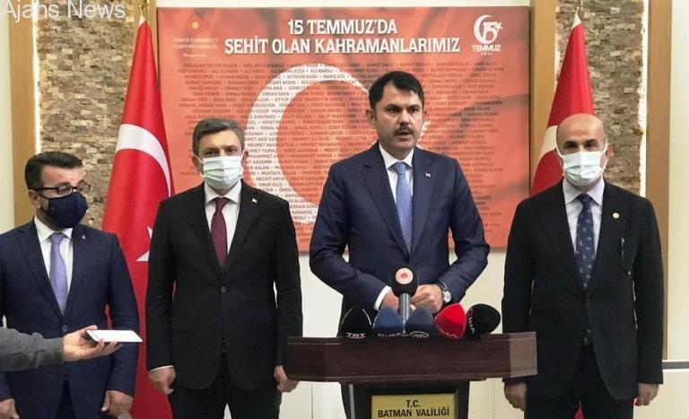 “5 bina yıkıldı, enkaz altında vatandaşlarımız var”