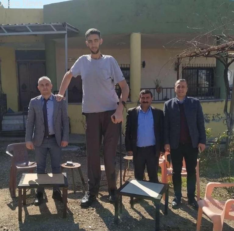 Dünyanın en uzun insanı koronavirüse yakalandı