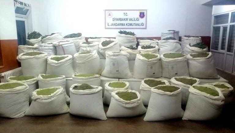 Diyarbakır’da 1 tona yakın esrar ele geçirildi