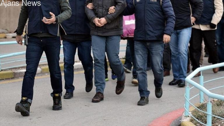 Peruğunun altına uyuşturucu gizleyen kişi yakalandı