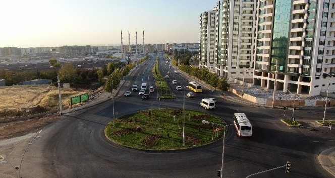DİYARBAKIR’DAKİ 25 KAVŞAKTA ÇALIŞMALAR DEVAM EDİYOR