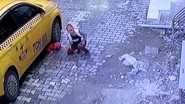 4 yaşındaki çocuğun üstünden ticari taksi geçti