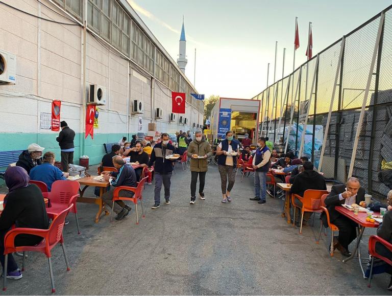 Diyarbakır Büyükşehir Belediyesi aşevi tırı İzmir’de