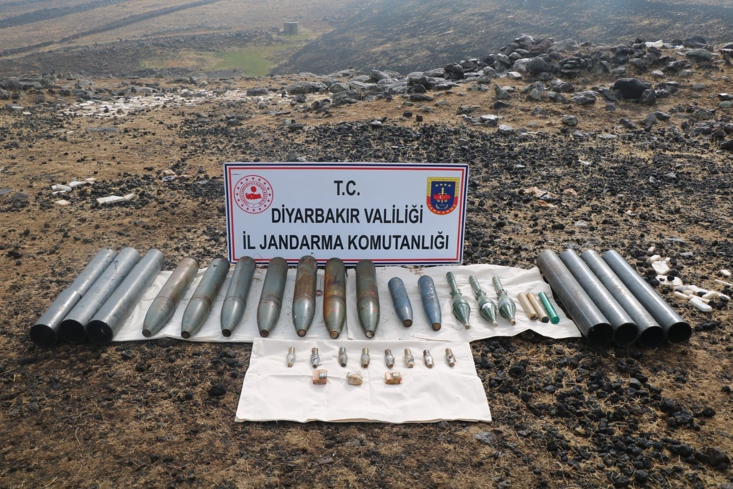 DEM Parti, PKK’nın silah bırakma töreni için gazetecileri davet etti!
