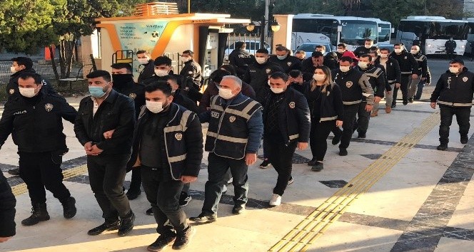 ŞANLIURFA MERKEZLİ DEV DOLANDIRICILIK OPERASYONU: 30 ŞÜPHELİ ADLİYEDE