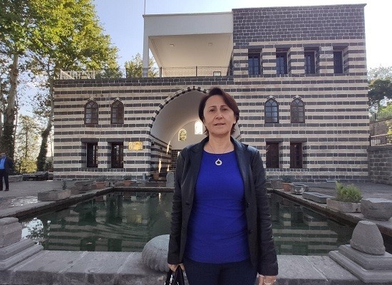 ÖRNEK GÖSTERİLEN BAŞKANI GÖREVDEN ALMAK İÇİN İMZA TOPLADILAR