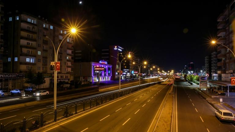 56 SAATLİK SOKAĞA ÇIKMA KISITLAMASI BAŞLADI