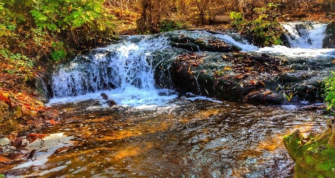 KARASU ÇAYI DOĞAL GÜZELLİĞİ İLE FOTOĞRAF TUTKUNLARININ GÖZDE MEKANI HALİNE GELDİ