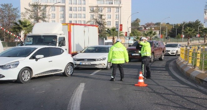 KISITLAMAYA UYMAYANLARA CEZA YAĞDI