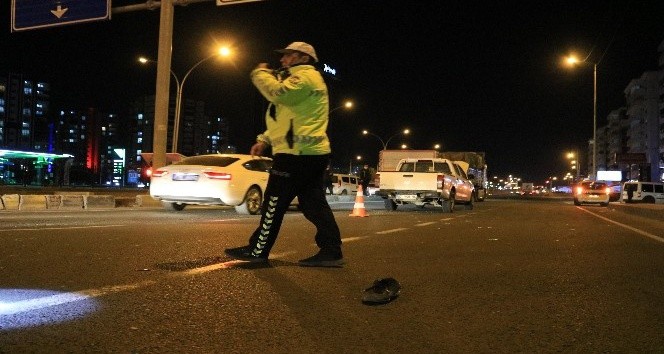 DİYARBAKIR’DA KAZAYA GİDEN POLİSE OTOMOBİL ÇARPTI: 3’Ü AĞIR 6 YARALI