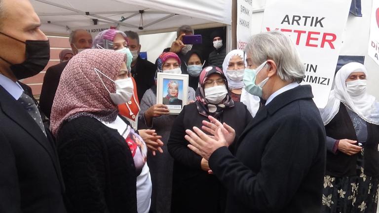Kültür ve Turizm Bakan evlat nöbetindeki aileleri ziyaret etti
