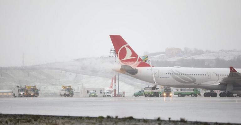 Uçaklarda Ücretsiz Su Dönemi Başlıyor