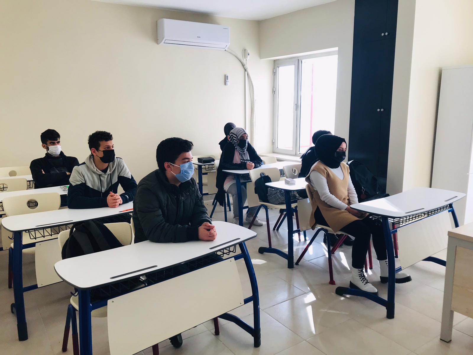 Diyarbakır’da Akademi Lise bin öğrenciyle ders başı yaptı