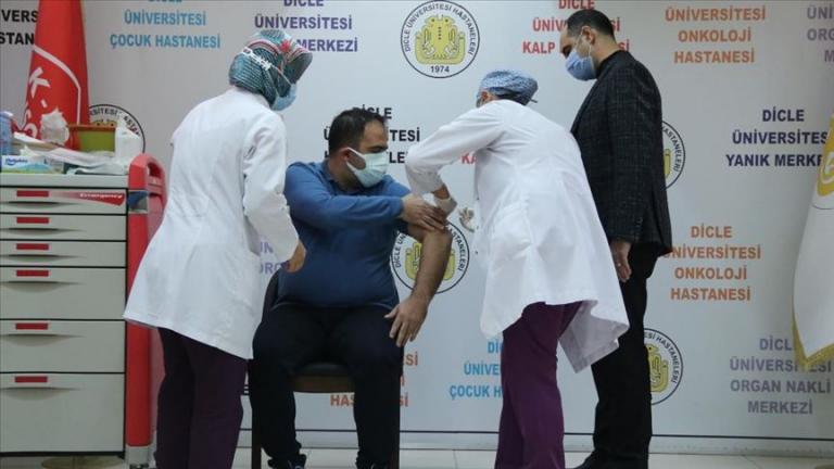 Dicle’de 500 kişiye Covid-19 aşısı yapıldı