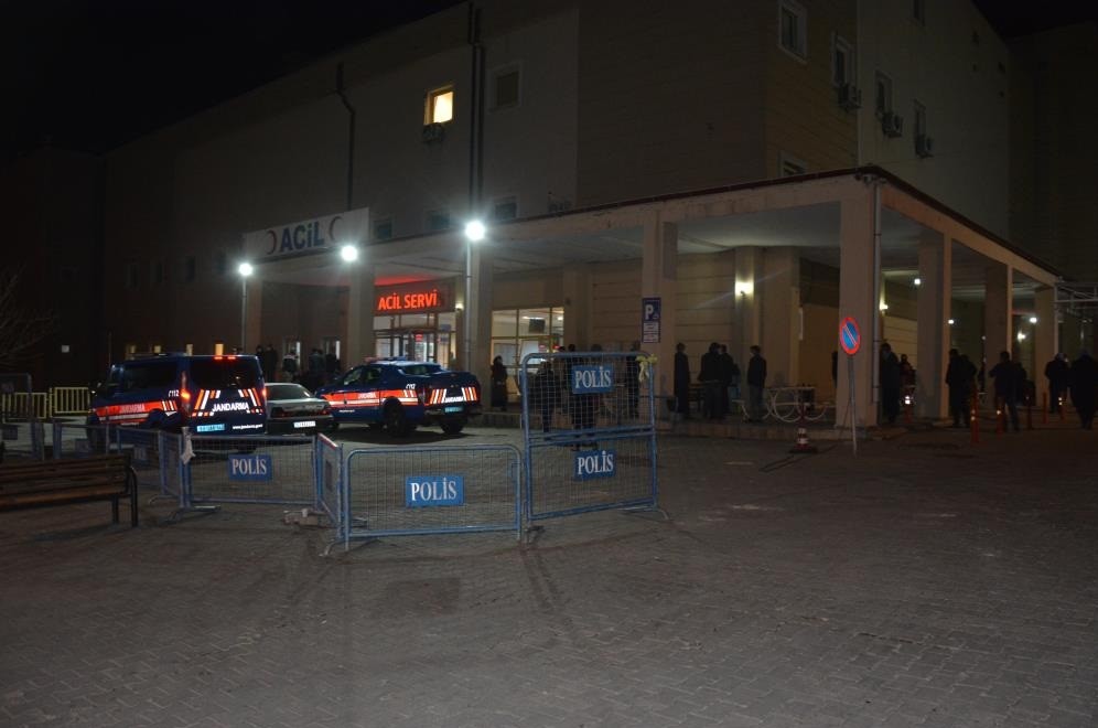Silahla oynayan çocuk kendini verdu