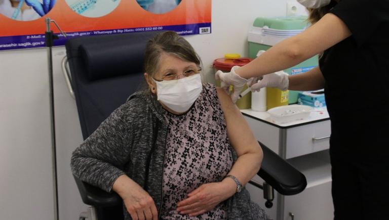 60 yaş üzeri vatandaşlar için Covid-19 aşılaması başladı