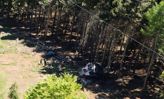 İtalya’da teleferik düştü: 9 ölü