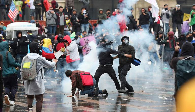 Kolombiya liderinden protestoculara görüşme çağrısı