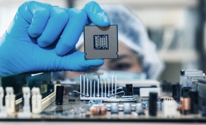 IBM: Dünyanın ilk 2 nanometrelik işlemcisi üretildi