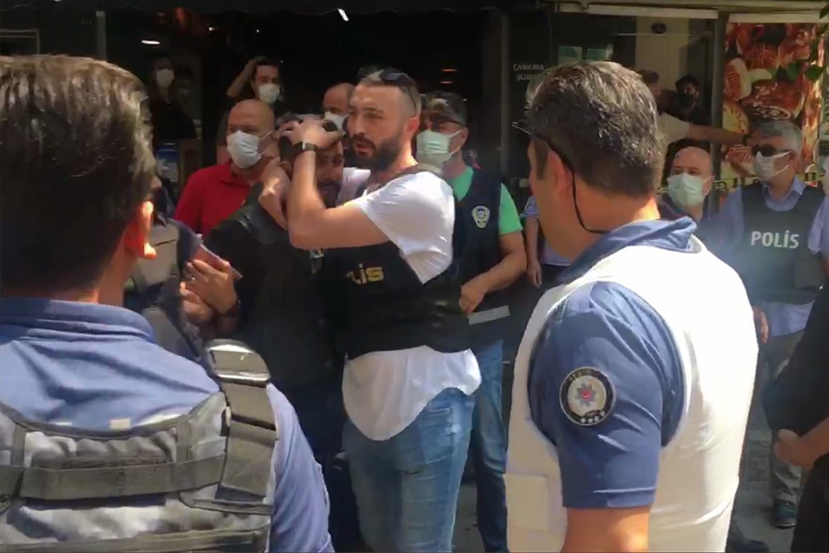 HDP İzmir il binasında silah sesleri: 1 ölü