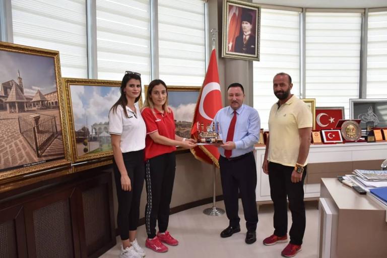 BAŞARILI SPOR TAKIMLARINDAN BAŞKAN BEYOĞLU’NA TEŞEKKÜR ZİYARETİ