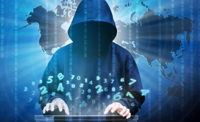 Dünya genelinde yüzlerce internet sitesi çöktü