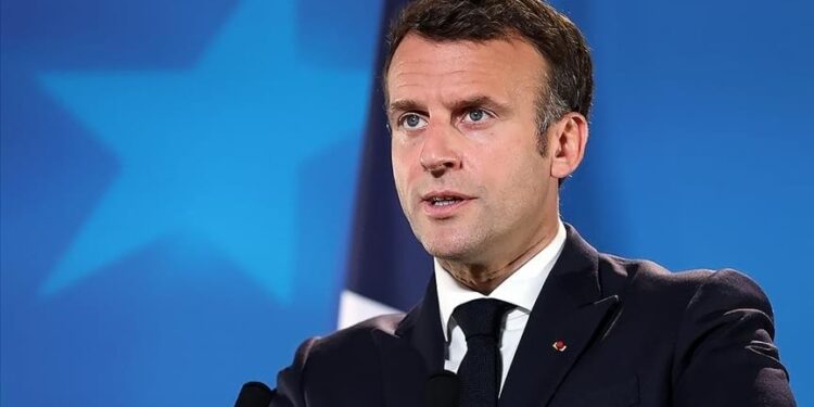 Fransa Cumhurbaşkanı Macron’a tokatlı saldırı