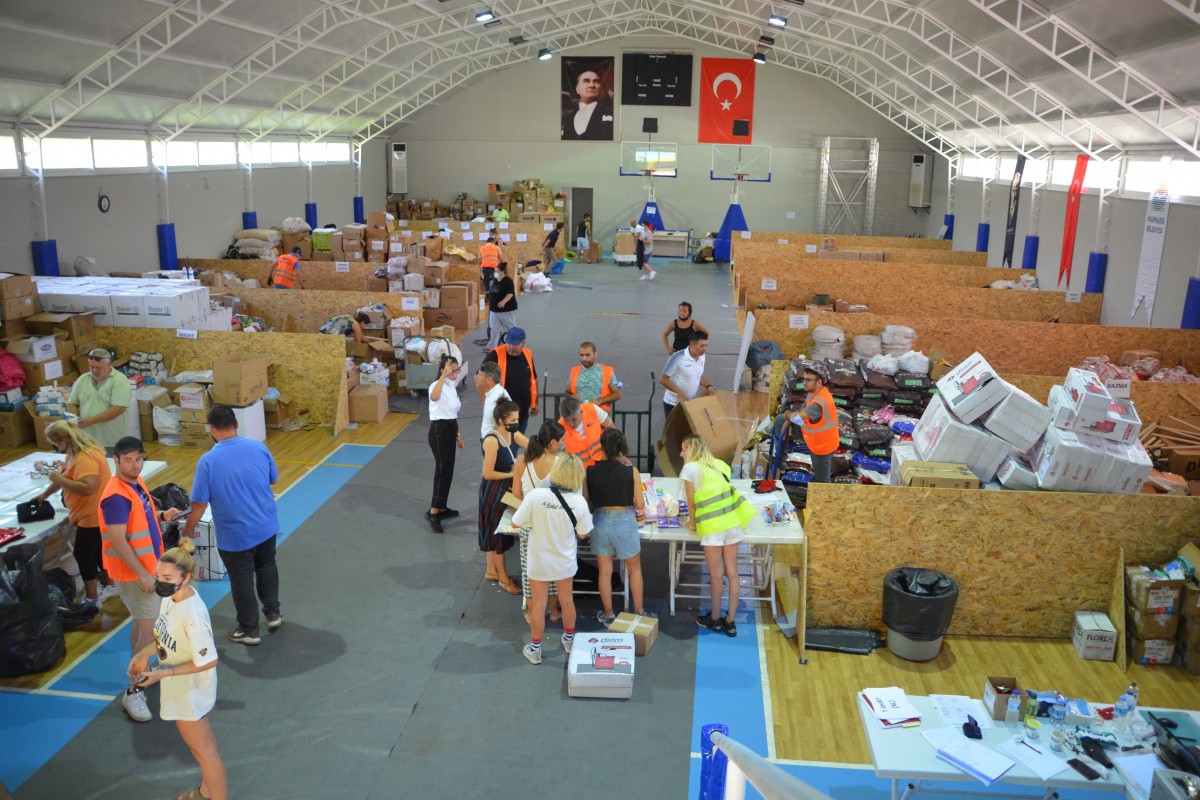 Marmaris’te yardım toplama merkezleri kuruldu