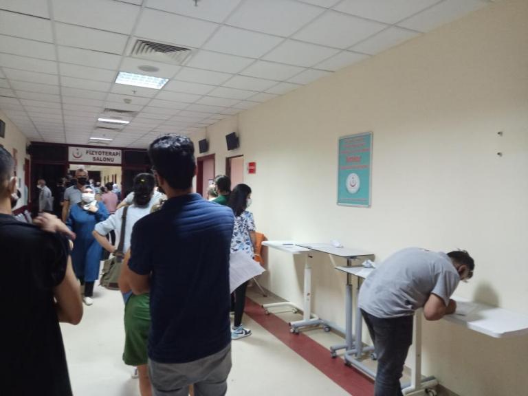 Diyarbakır’da koronavirüs tablosunu gören aşı sırasına girdi