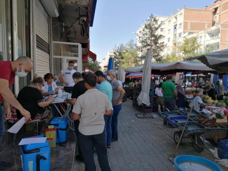 Diyarbakır’da aşı olanların sayısı yükseldi, vakalar düştü