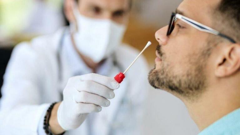 Aşısız olan vatandaşlar birçok yere PCR testsiz giremeyecek