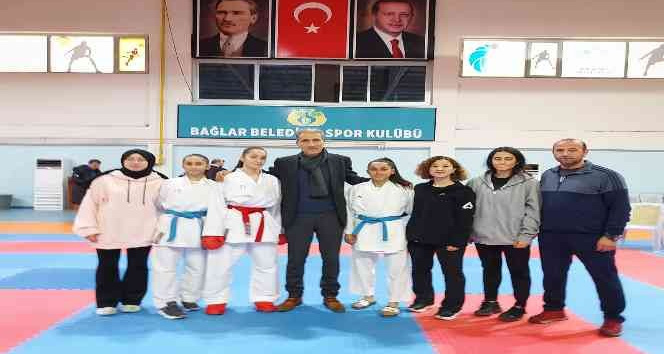 Kız karate takımı 4 altın madalya ile rekor kırdı