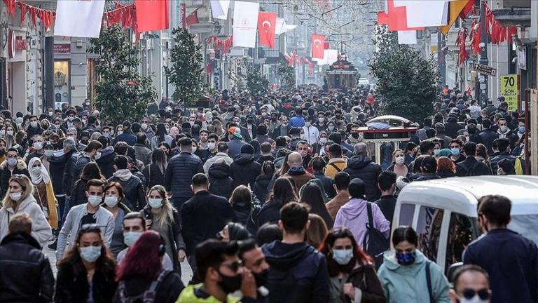 Türkiye’nin Demografik Dönüşümü: 9,6 Milyon Yaşlı, Dijitalleşen Hayatlar ve Sosyal Riskler