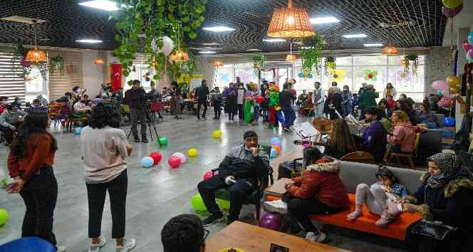 Diyarbakır’da üniversite öğrencileri engellileri yalnız bırakmadı