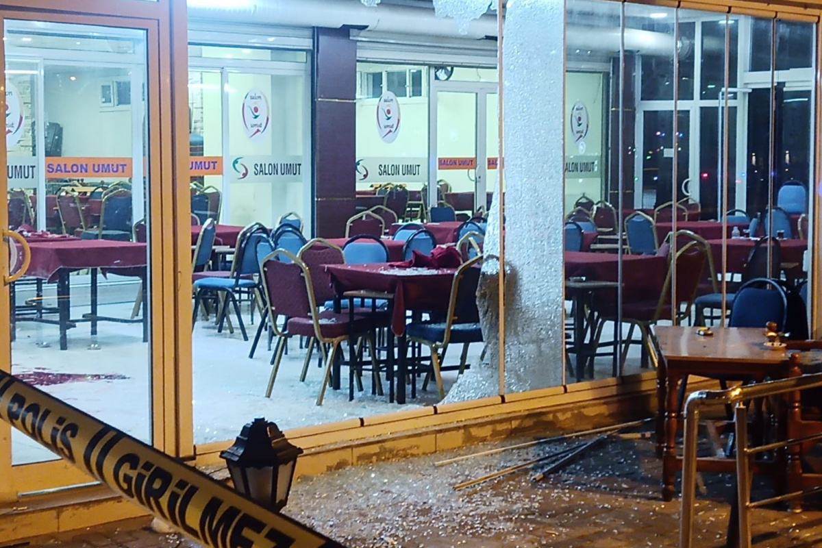 Diyarbakır’da iftar saatinde kıraathane tarandı: 1’i ağır, 3 yaralı