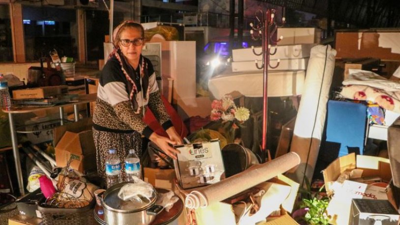 Kirayı ödeyemeyince sokağa atıldı!