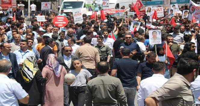Evlat nöbetinin 1000’inci gününde 10 bin kişiyle yürüyüş