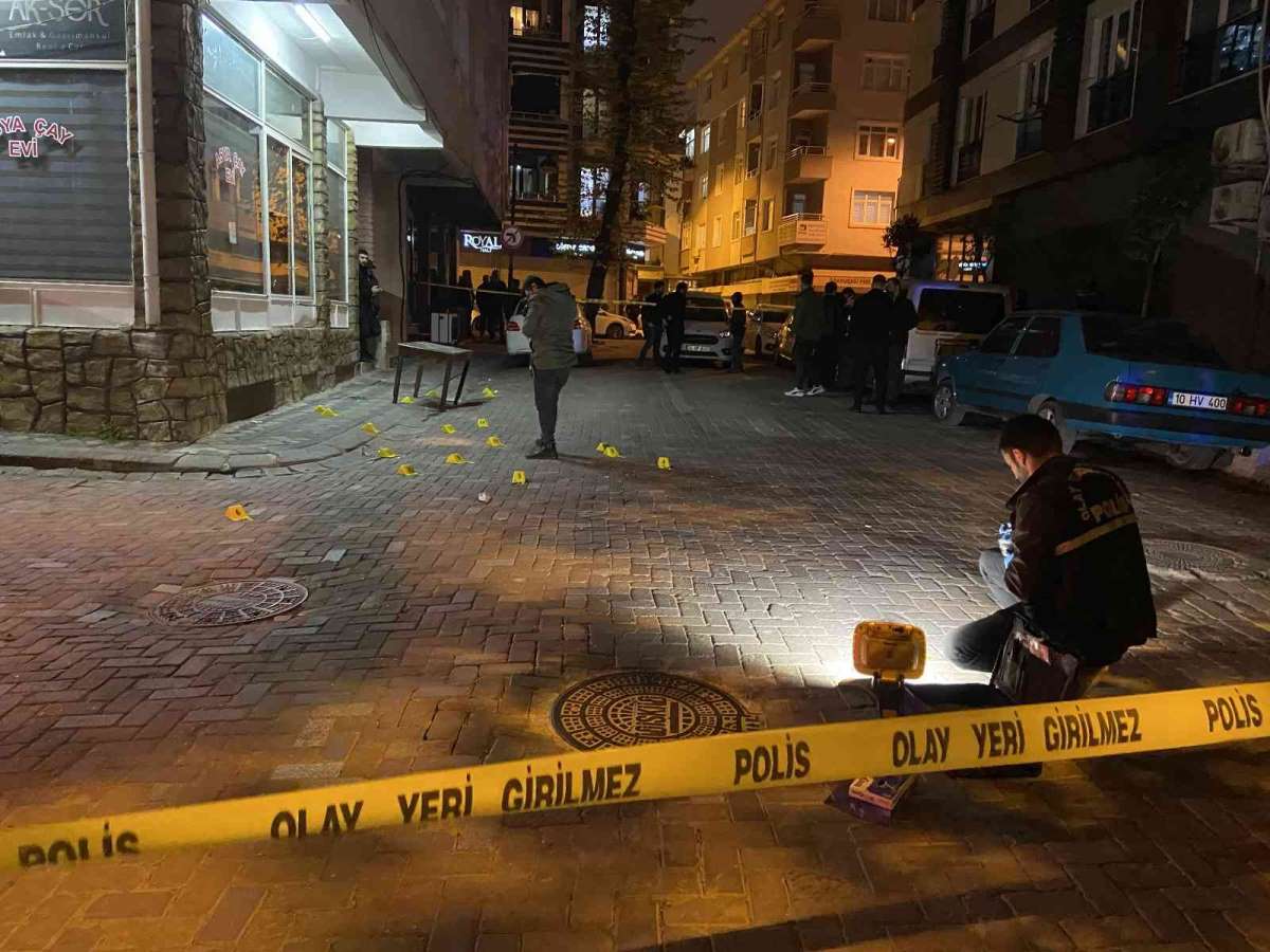 Sokak ortasında silahlı çatışma: 3 yaralı
