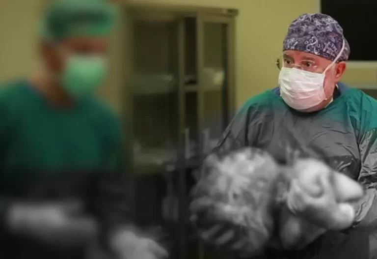 Hastanın karnından 17 kiloya yakın kitle çıkartıldı