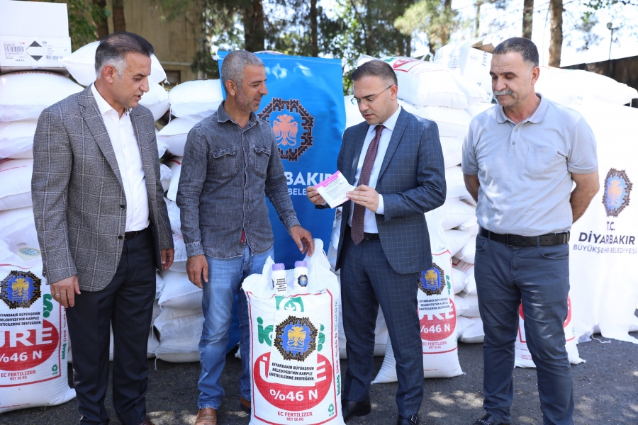 Belediyeden Karpuz Üreticilerine Gübre Ve İlaç Desteği￼