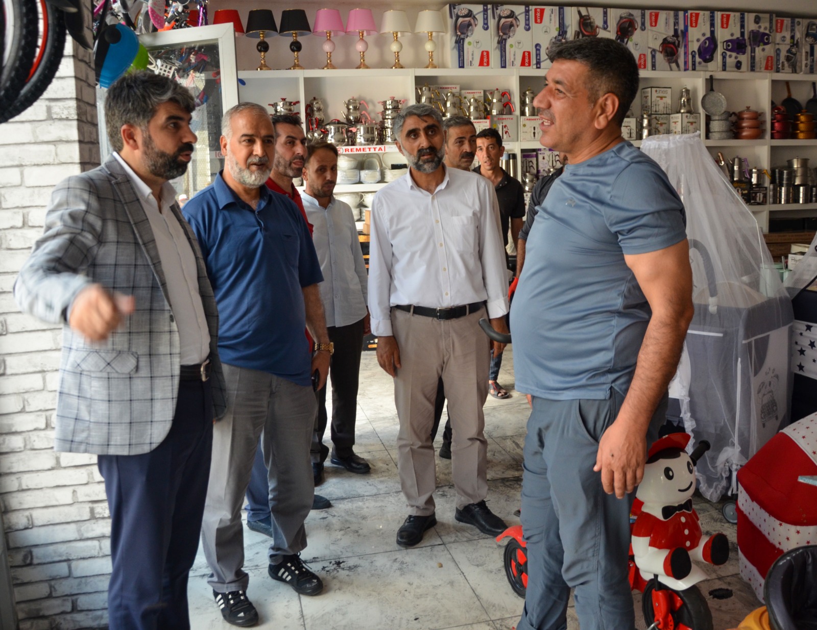 HÜDA PAR Diyarbakır İl Başkanı Dinç’ten işyeri yanan esnafa geçmiş olsun ziyareti
