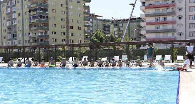 Kayapınar Belediyesi’nin yüzme kursları başladı